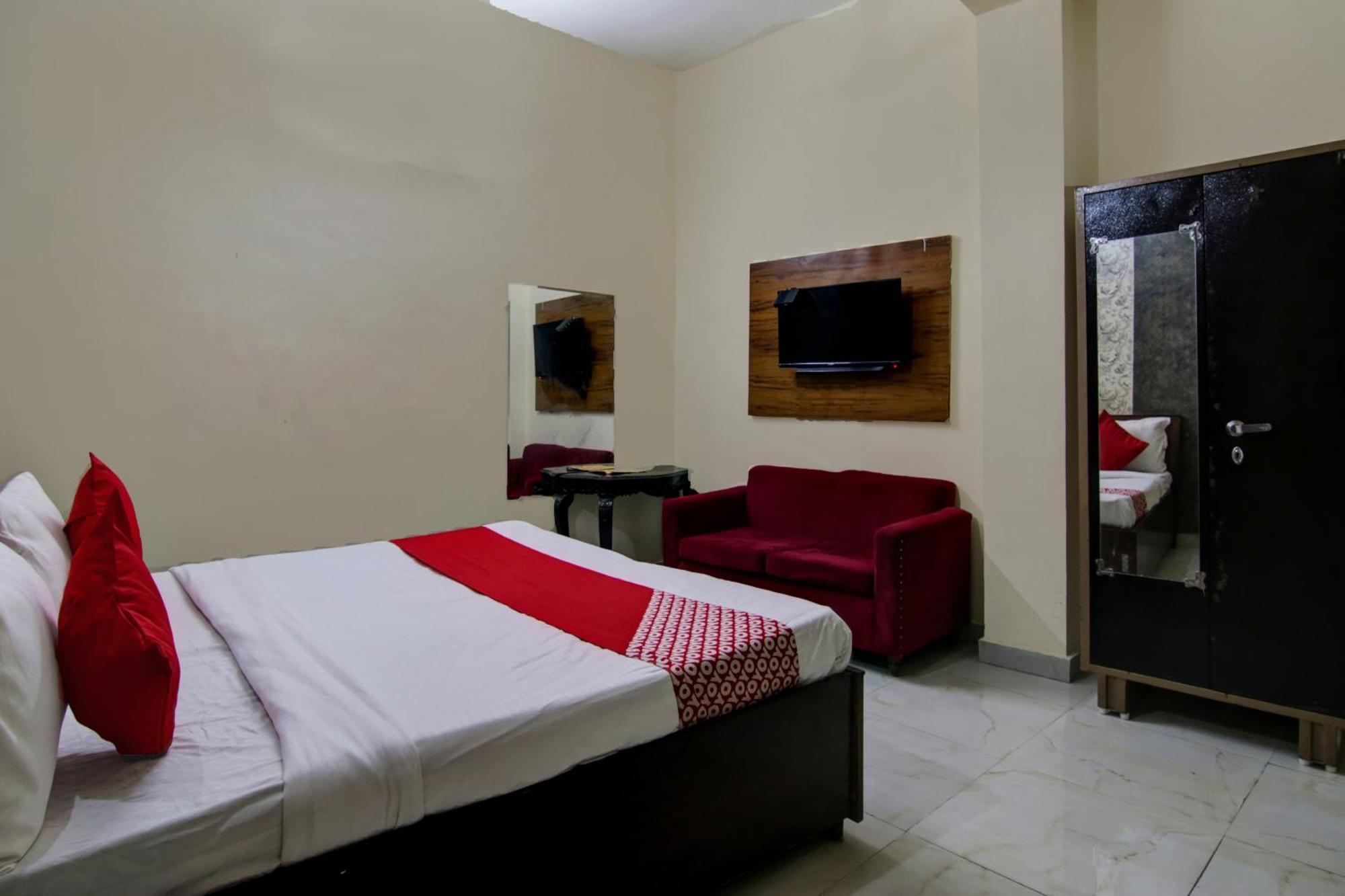 Hotel Yash House Нью-Дели Экстерьер фото