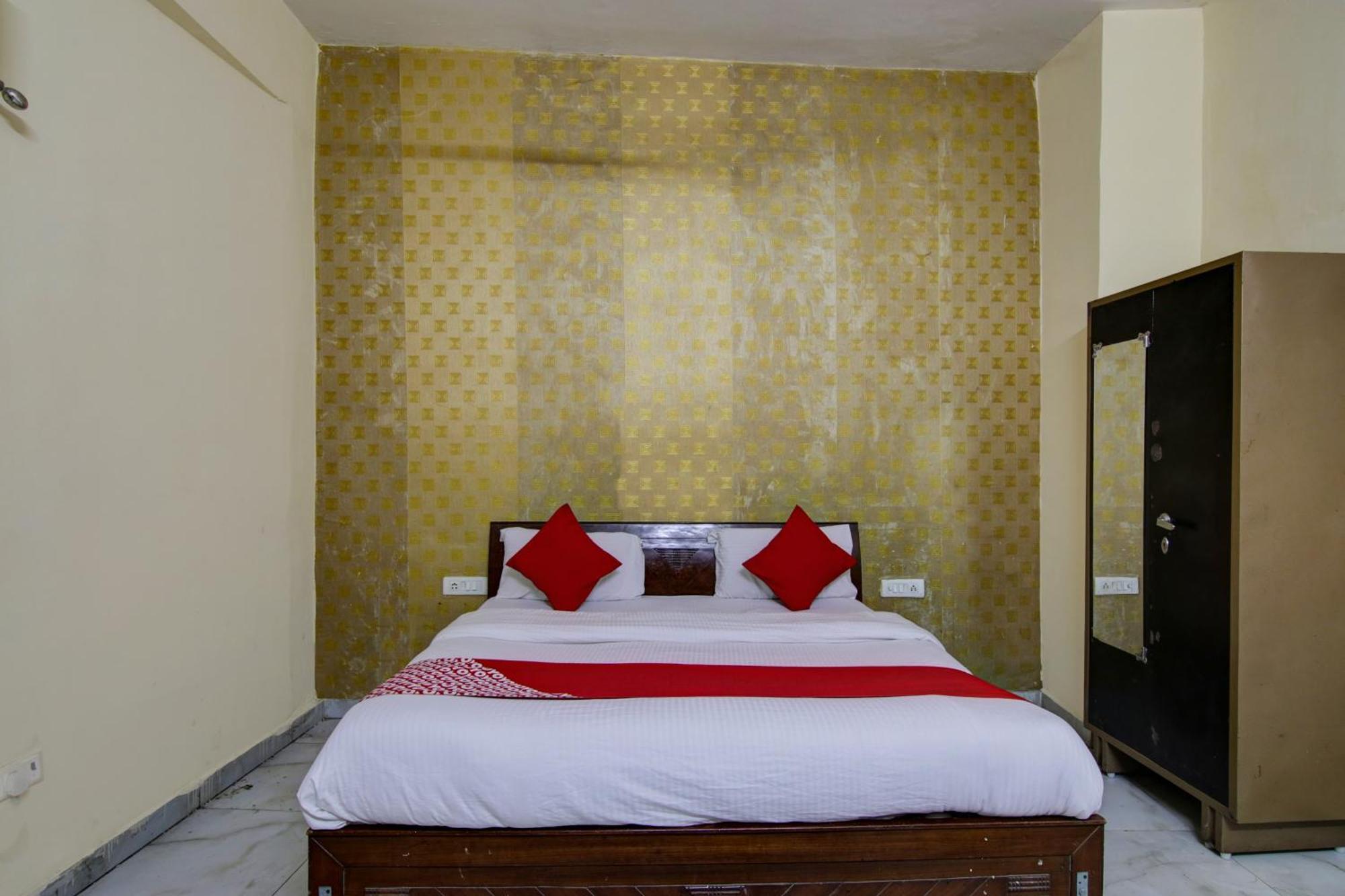 Hotel Yash House Нью-Дели Экстерьер фото